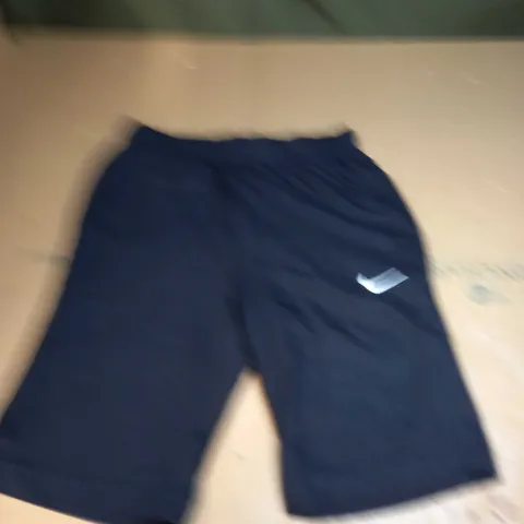 NIKE LOGO SHORTS SIZE M
