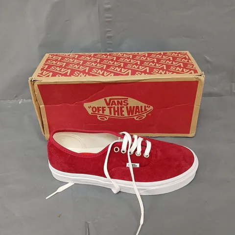 BOXED PAIR OF VANS PIG SUEDE RED LOWS UK 6