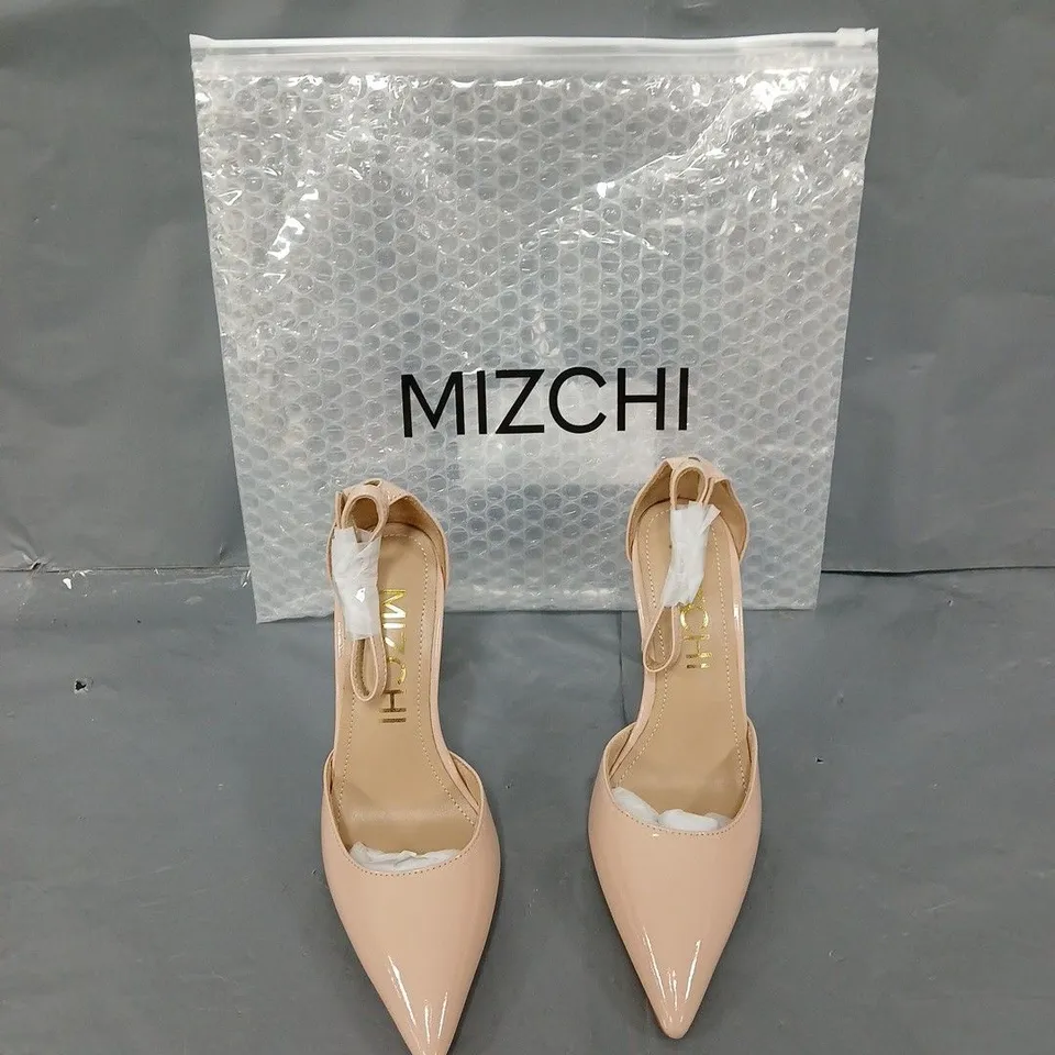 BAGGED PAIR OF MIZCHI BIANCA BEIGE CLASSIC ANKLE STRAP PUMPS UK 1 