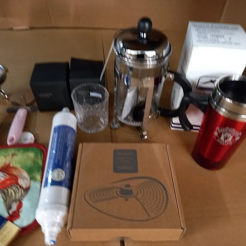 LOT OF 10 ASSORTED COOKWARE ITEMS TO INCLUDE CAFETIERE WHISKY GLASSES AND FILTERS