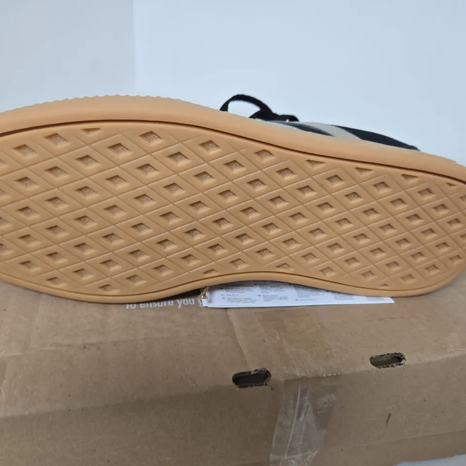 ADIDAS TRAINERS SIZE 7