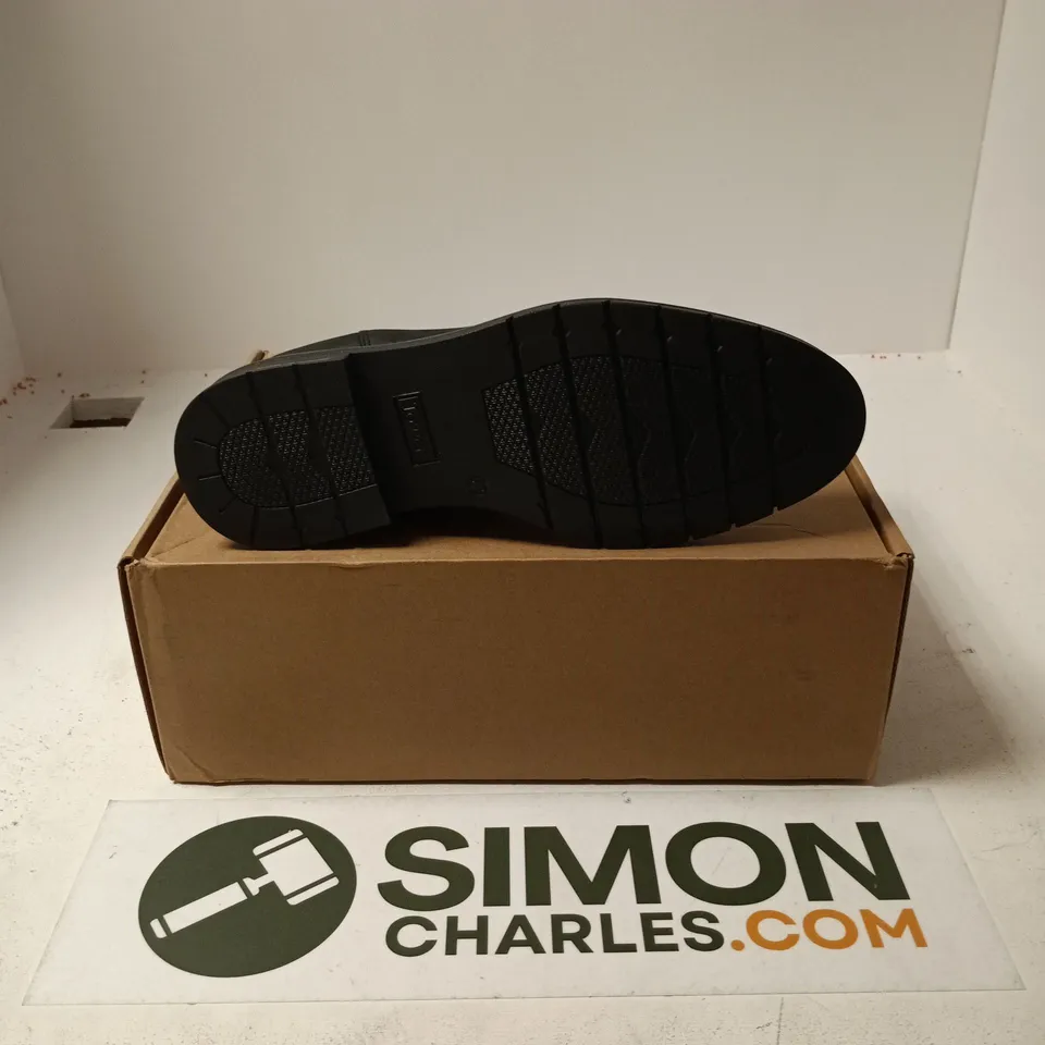 BOXED PAIR OF TOWER MENS HARBOUR CHELSEA BOOTS IN BLACK - UK 8