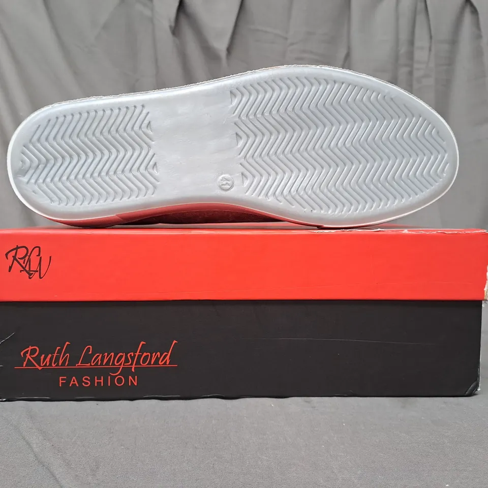 BOXED PAIR OF RUTH LANGSFORD ZIP DETAIL TRAINERS IN SILVER SIZE 8