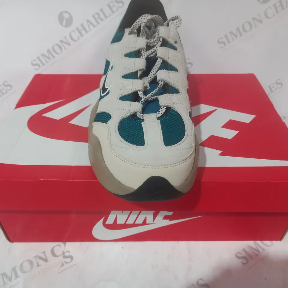 BOXED PAIR OF NIKE SHOES IN BEIGE/TEAL UK SIZE 9