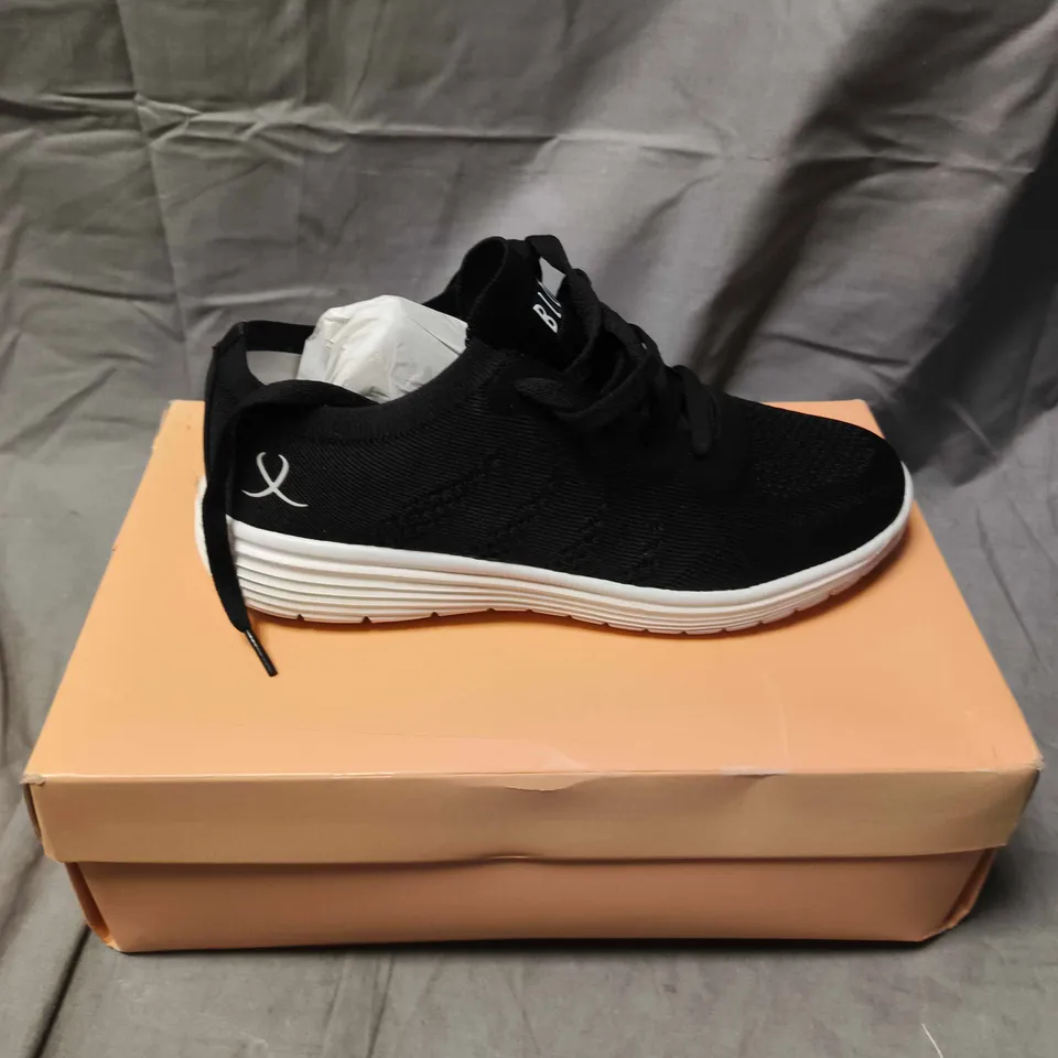 BLOCH BLOCH OMNIA DANCE TRAINERS IN BLACK - 7