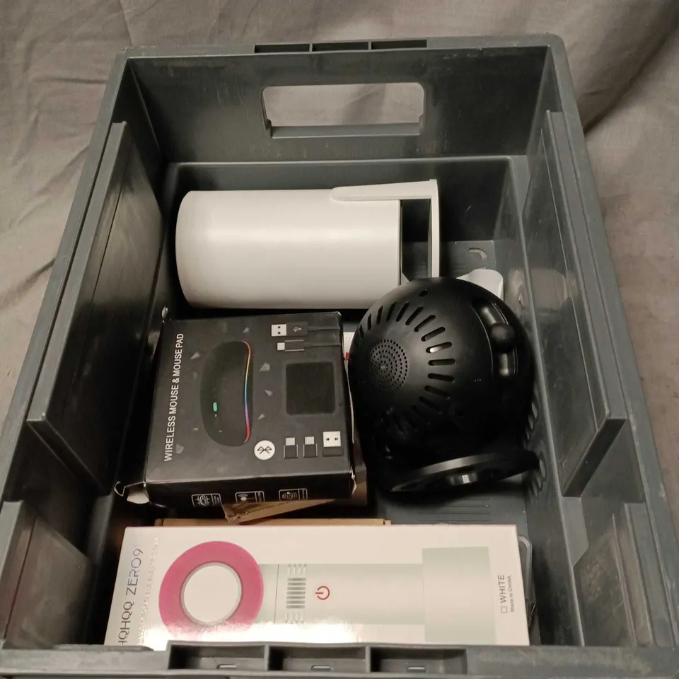 APPROXIMATELY 8 ASSORTED HOUSEHOLD ITEMS TO INCLUDE WIRELESS MOUSE, WIRELESS MICROPHONE, PORTABLE ELECTRIC FAN ETC