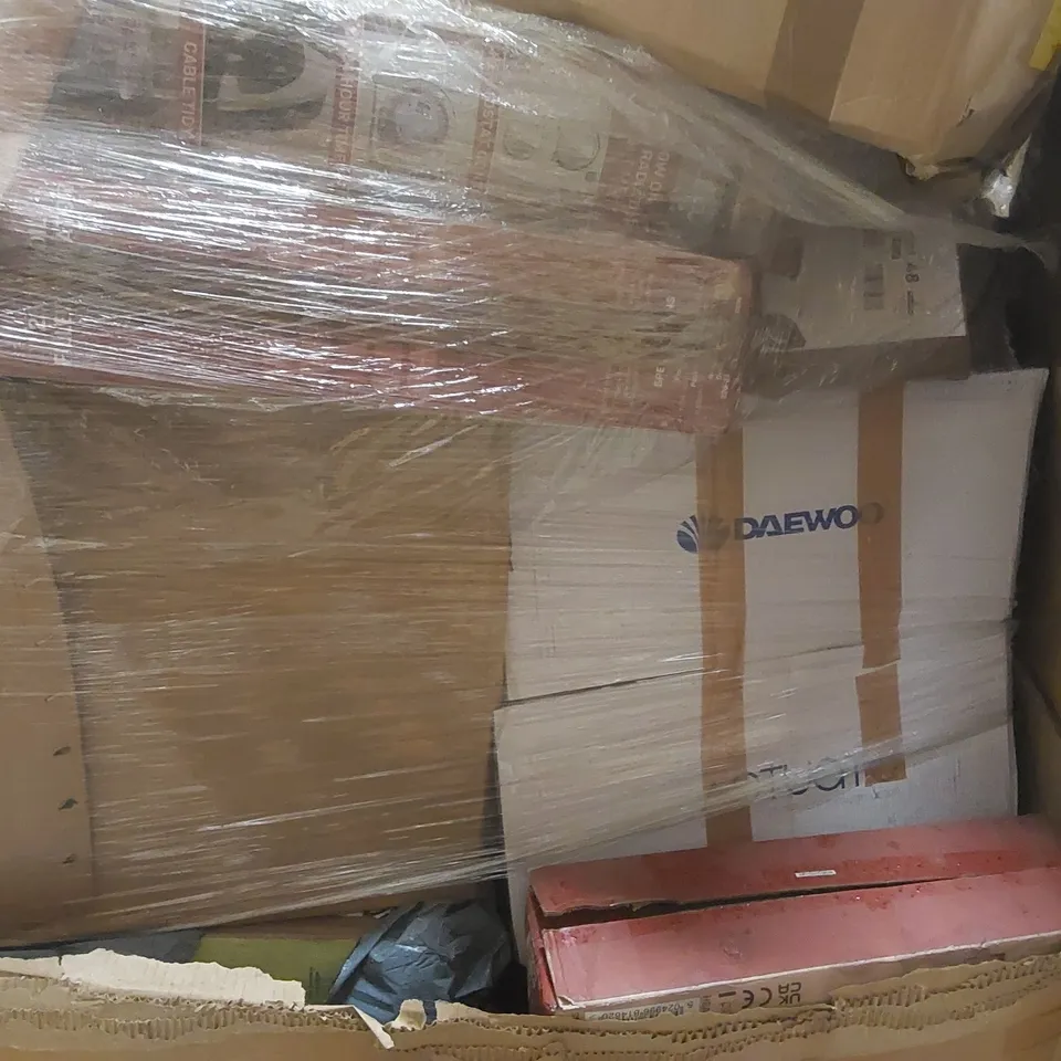 PALLET CONTAINING A VERY LARGE QUANTITY OF ASSORTED ELECTRIC ITEMS INCLUDING: DAEWOO OIL FILLED RADIATORS ECT