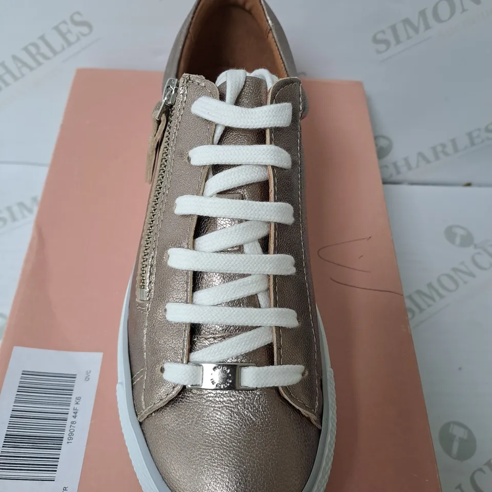 BOXED MODA IN PELLE STONE METAL TRAINERS SIZE 6