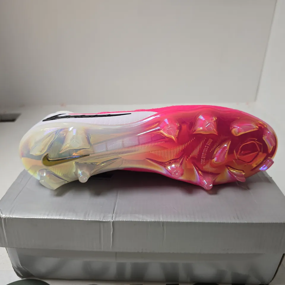 NIKE PHANTOM FOOTBALL BOOT SIZE 10 BOXED