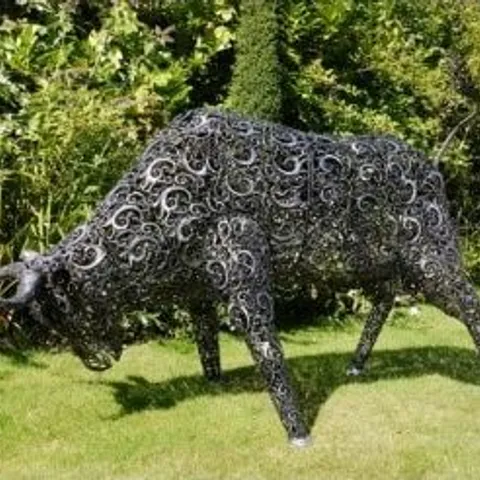 BRAND NEW LARGE RUSTY BULL OUTDOOR ORNAMENT 