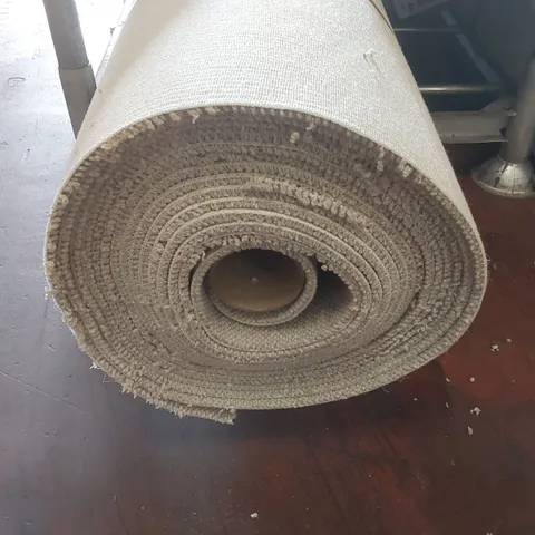 ROLL OF QUALITY FOUR SEASONS OSPREY GALLOWAY LUCE CARPET - APPROXIMATELY 5 x 16M