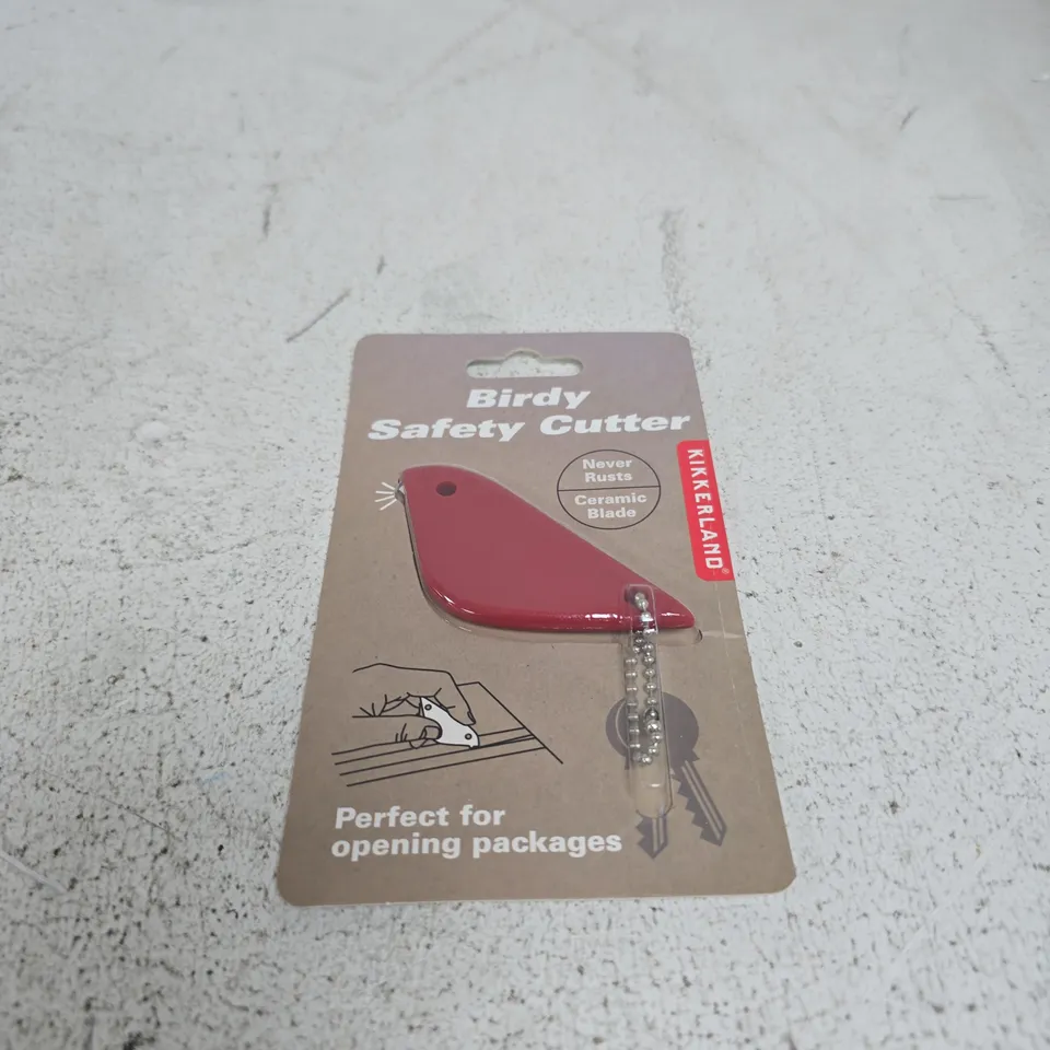 APPROXIMATELY 14 ASSORTED HOUSEHOLD ITEMS INCLUDING LIBRE 2 PLUS SENSOR AND BIRDY SAFETY CUTTER