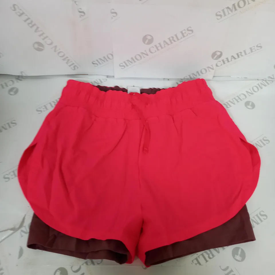 GYMSHARK TRAINING SHORTS SIZE M