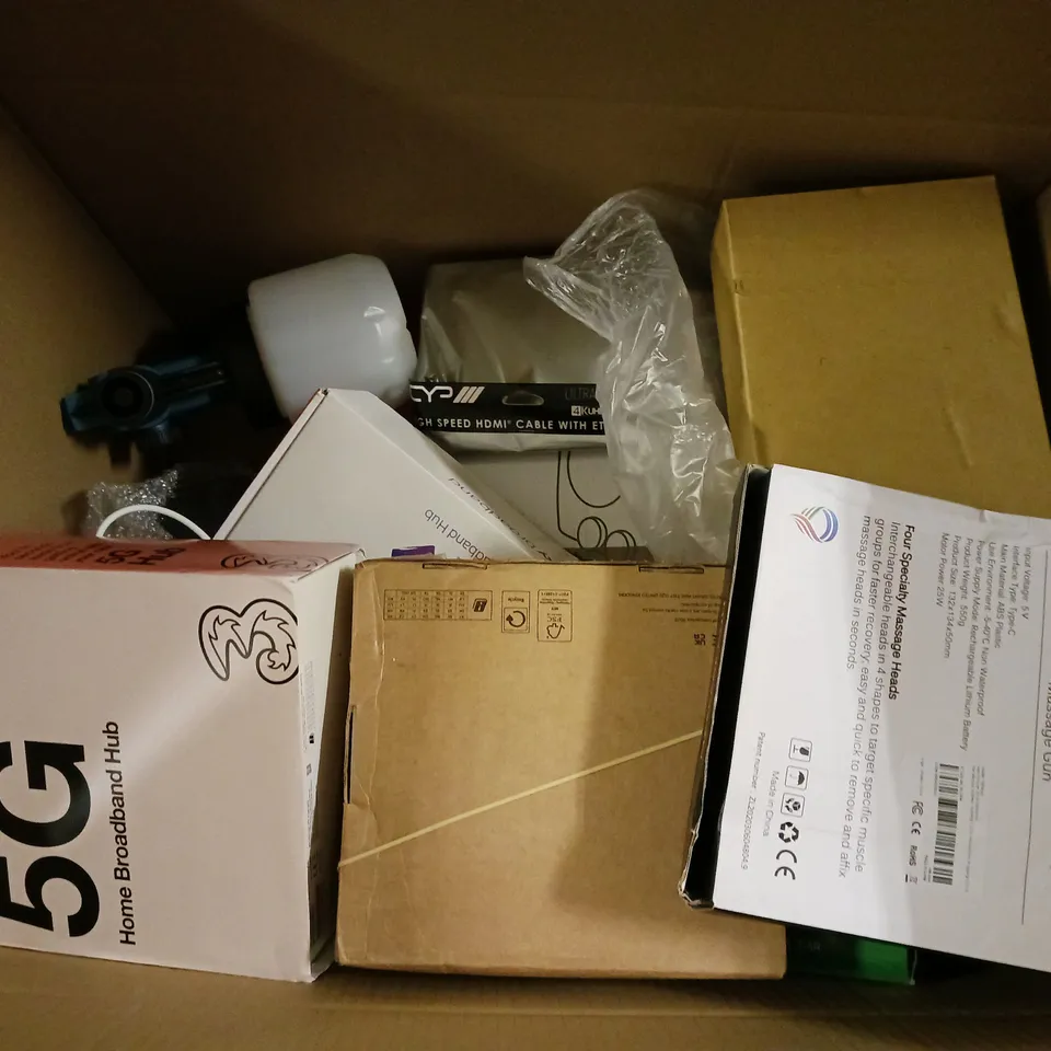 APPROXIMATELY 15 ASSORTED LEECTRICAL PRODUCTS TO INCLUDE NECK FAN, LED DESK LAMP, MASSAGE GUN, ETC