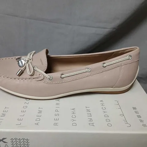 GEOX YUKI TAUPE SMOOTH LEATHER LOAFER – UK 8 (EU 42)