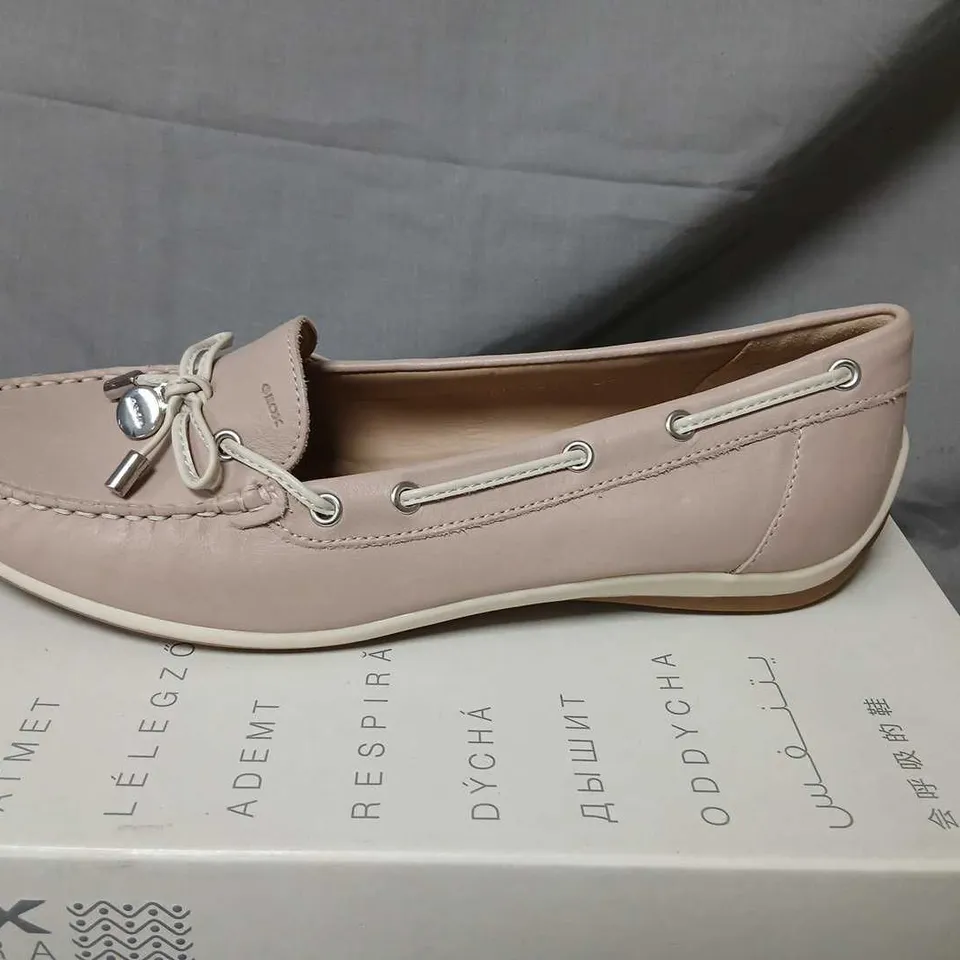 GEOX YUKI TAUPE SMOOTH LEATHER LOAFER – UK 8 (EU 42)