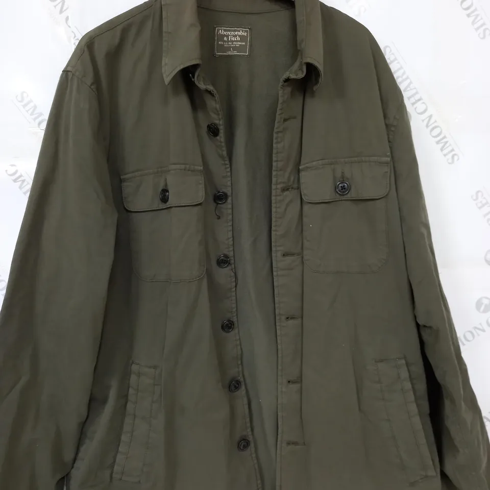ABERCROMBIE & FITCH LONG SLEEVE BUTTON UP FLEECE IN GREEN - LARGE