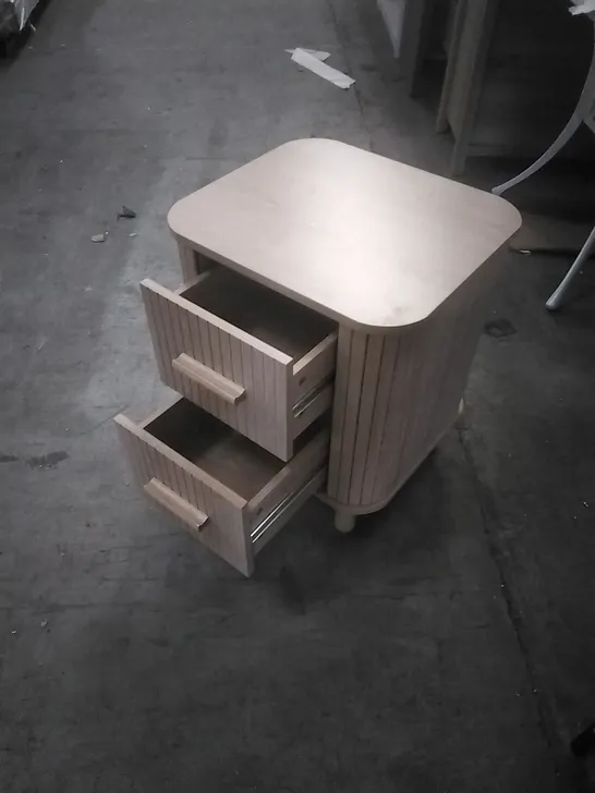 Lot 52: SUIRE LIGHT WOOD BEDSIDE TABLE, FEATURING ROUNDED CORNERS AND ...