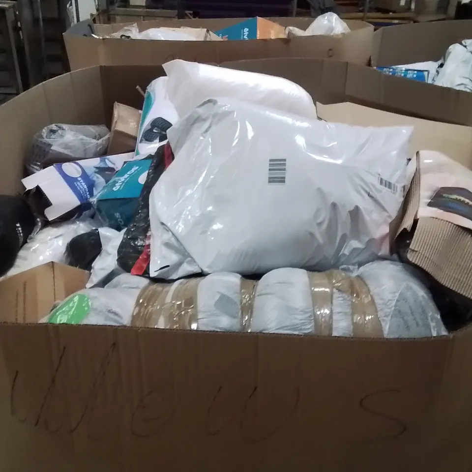 PALLET TO CONTAIN A LARGE QUANTITY OF PILLOWS