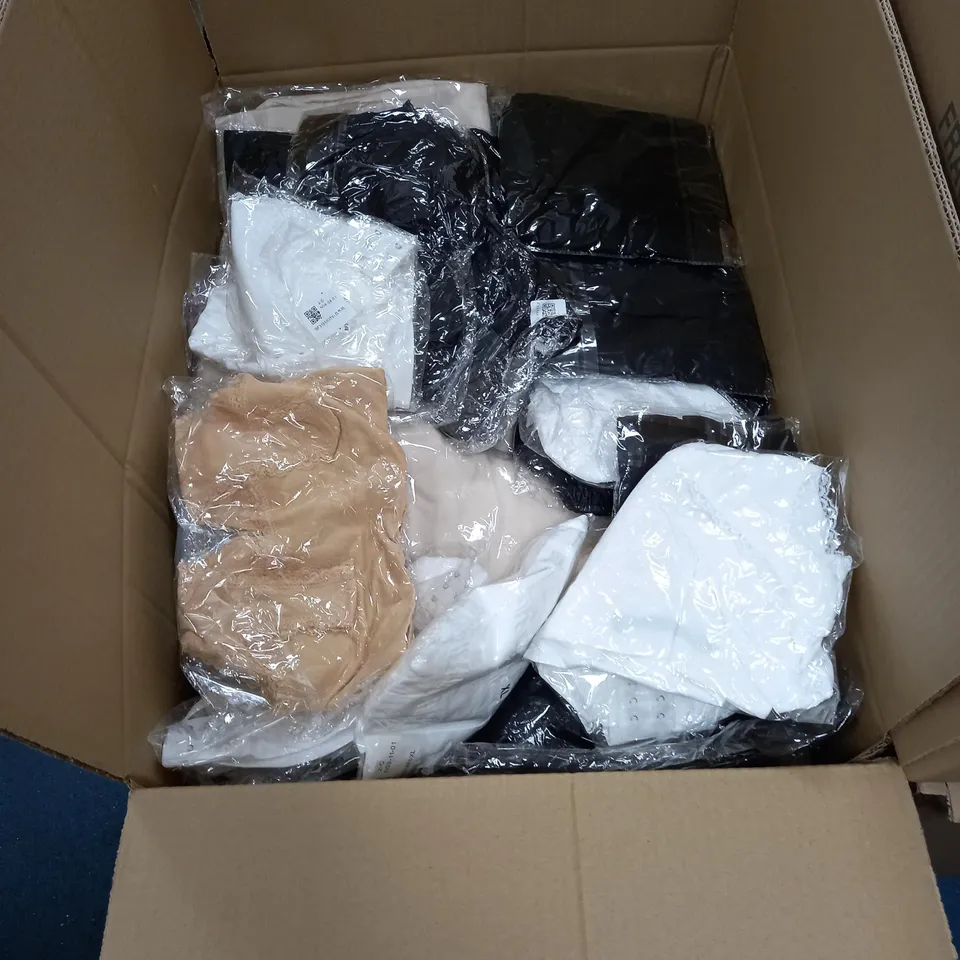 LARGE QUANTITY OF ASSORTED BAGGED CLOTHING ITEMS 