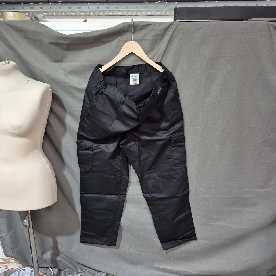 BLACK KNIGHT CARGO TROUSERS – MEN’S, UK 36R, BLACK