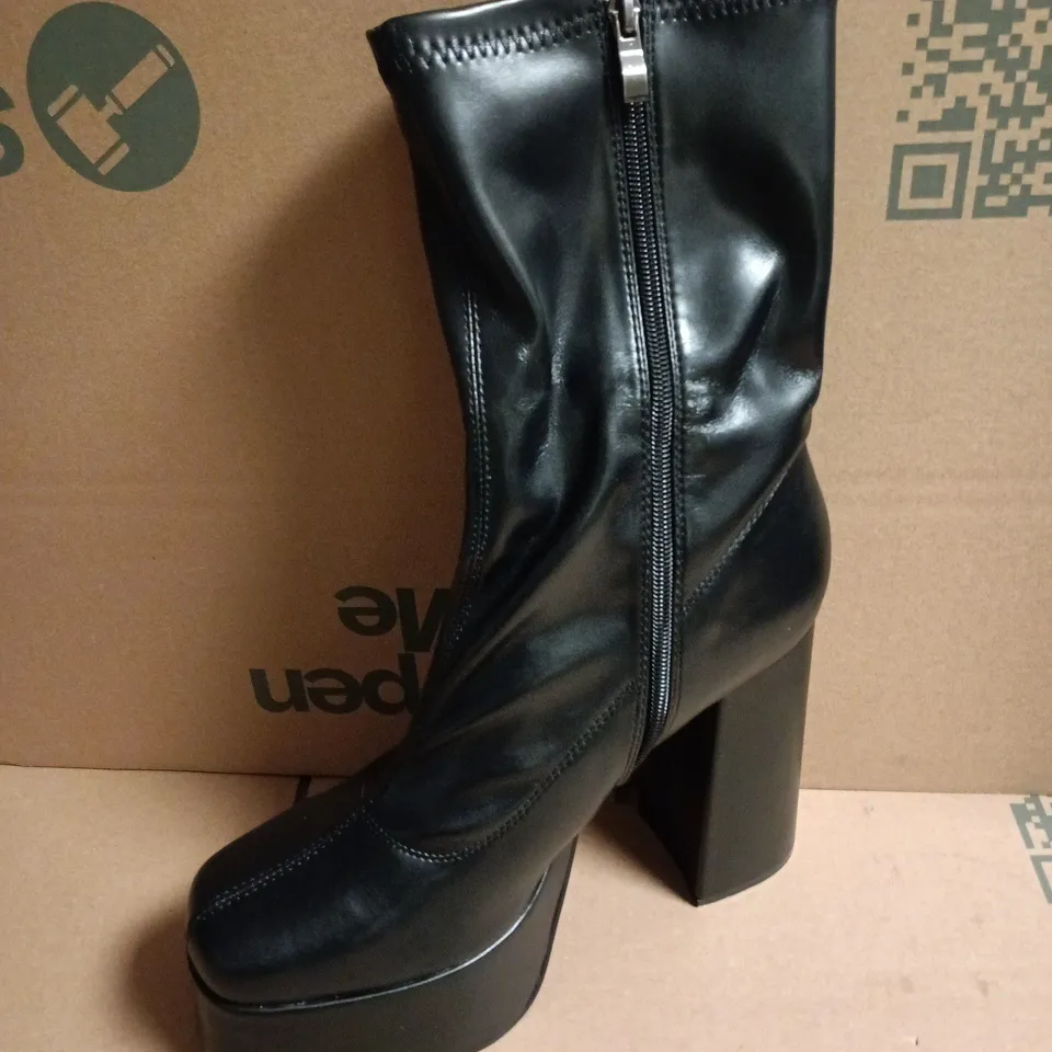 BOXED KOI DELANO MEN'S BLACK PLATFORM HEELED BOOTS – UK9