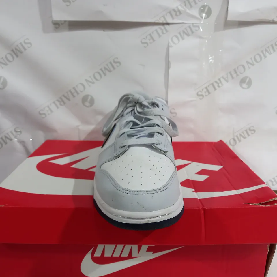 PAIR OF NIKE DUNK LOWS IN GREY/WHITE - UK SIZE 11