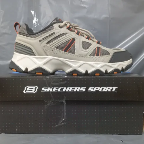 BOXED PAIR OF SKECHERS MEN'S OUTDOOR TRAINERS IN TAUPE SIZE 8