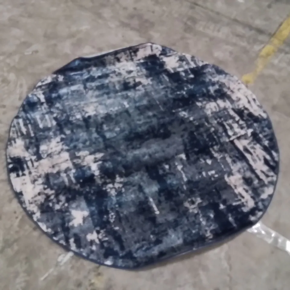 QUALITY DESIGNER AREA RUG - APPROXIMATELY 160X157