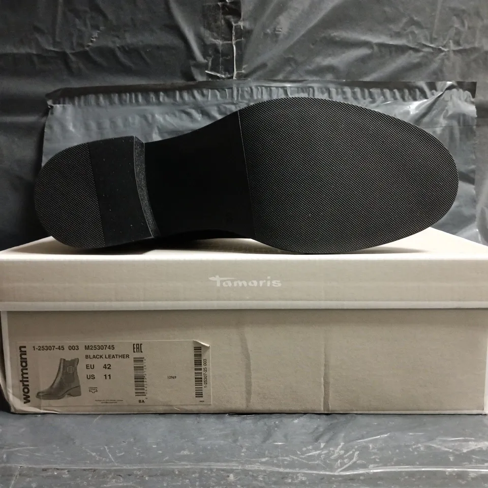 BOXED PAIR OF TAMARIS ANKLE BOOTS IN BLACK SIZE EU 42