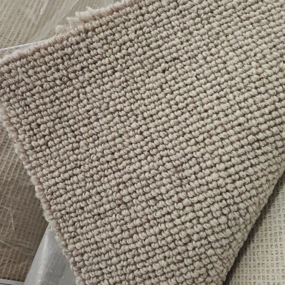 QUALITY BAGGED AND ROLLED TUDOR COORDINATES CARPET IN LINEN - APPROXIMATELY LENGTH 2.6 WIDTH 4M