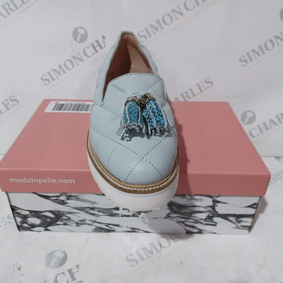 BOXED PAIR OF MODA IN PELLE ETEENA QUILTED LEATHER LOAFERS IN LIGHT BLUE SIZE 7