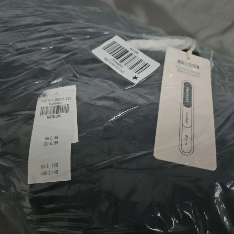 BAGGED HOLLISTER PADDED COAT - SIZE M