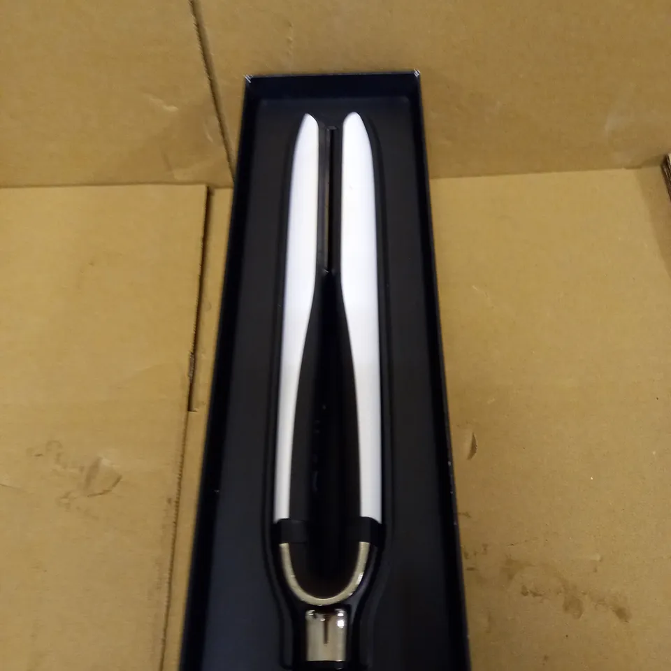 GHD PLATINUM+ STYLER PROFESSIONAL SMART HAIR STRAIGHTENERS