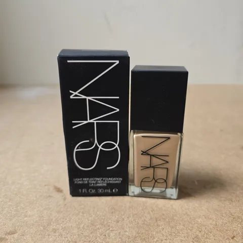 NARS LIGHT REFLECTING FOUNDATION – MEDIUM 2 SANTA FE (SHADE) (30ML) – BOXED