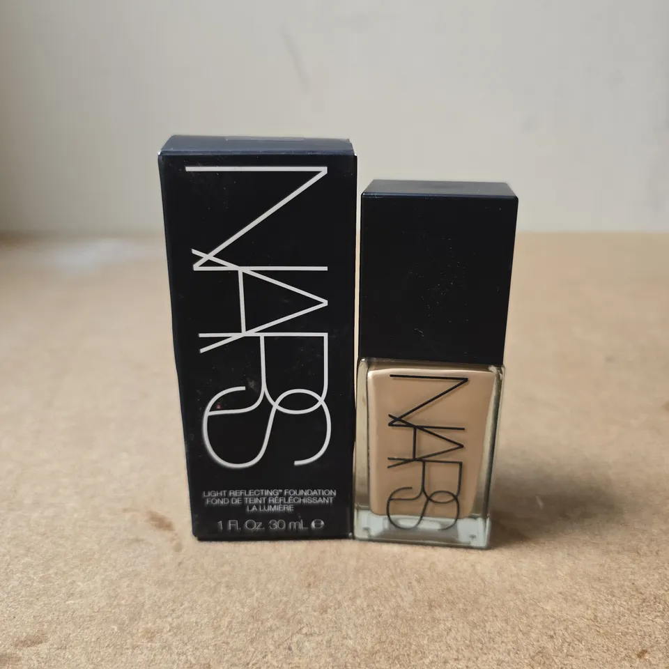 NARS LIGHT REFLECTING FOUNDATION – MEDIUM 2 SANTA FE (SHADE) (30ML) – BOXED