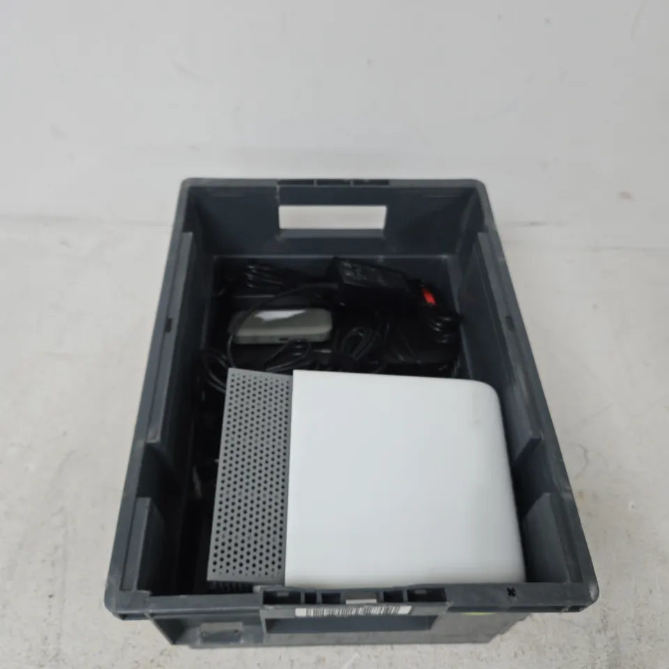 TOTE OF APPROXIMATELY 9 ASSORTED ITEMS TO INCLUDE: SKY BROADBAND ROUTER