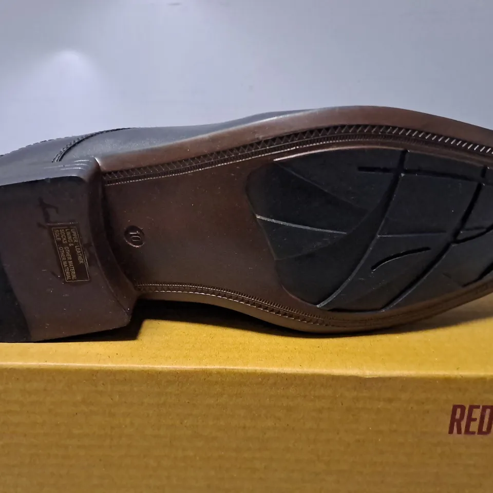 BOXED RED LEVEL SMART BLACK SHOES - SIZE 10