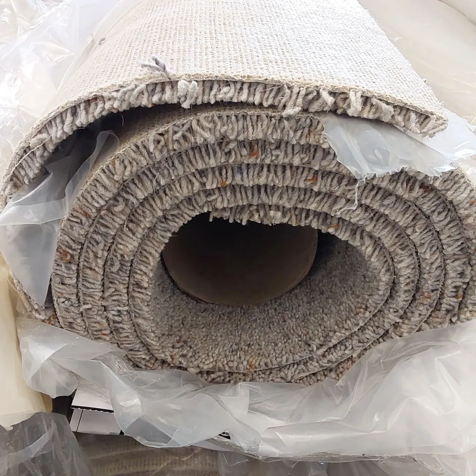 ROLL OF QUALITY STRATHMOORE BERBER WATER PEBBLE CARPET - APPROXIMATELY 3.15 x 4M