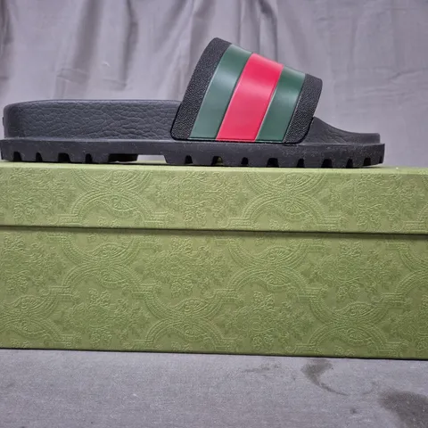 BOXED PAIR OF GUCCI SLIDERS IN BLACK/GREEN/RED SIZE UNSPECIFIED