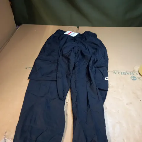 BLACK NIKE CARGO JOGGERS SIZE L