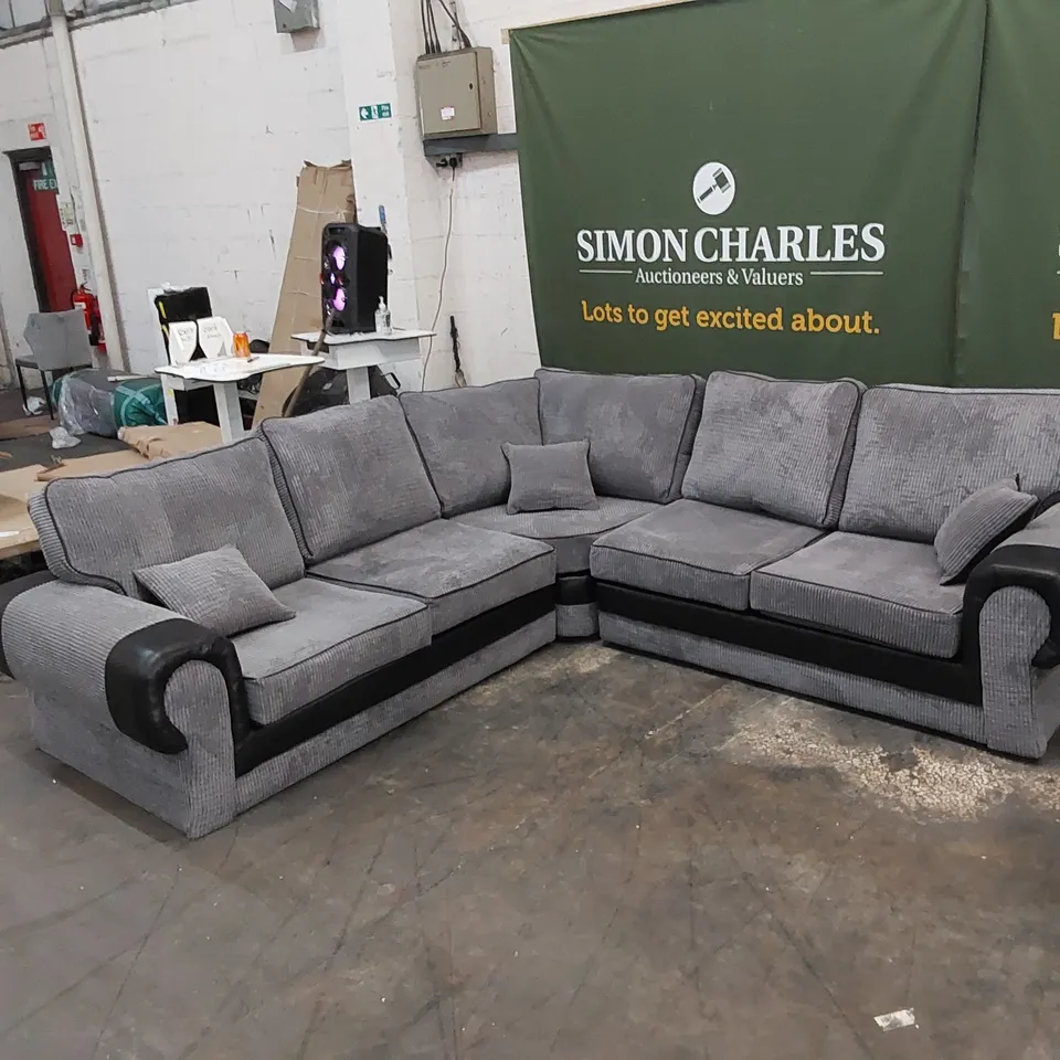 DESIGNER HEINRICK 3-PIECE LARGE CORNER SOFA IN FABRIC & FAUX LEATHER