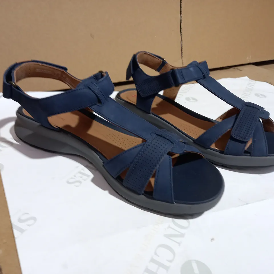 CLARKS UN ADORN VIBE NAVY SIZE 7  