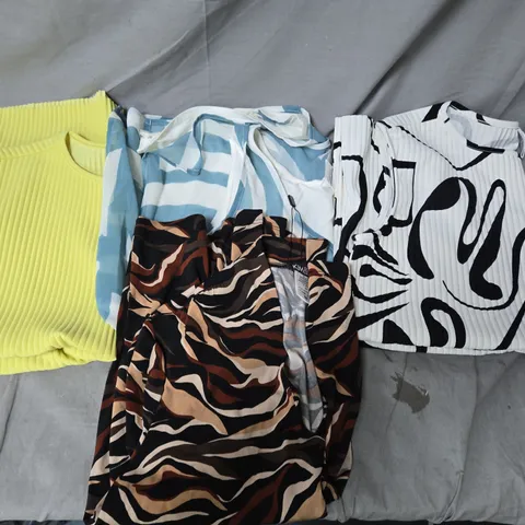 APPROXIMATELY 20 ASSORTED CLOTHING ITEMS IN VARIOUS STYLES, SIZES & COLOURS