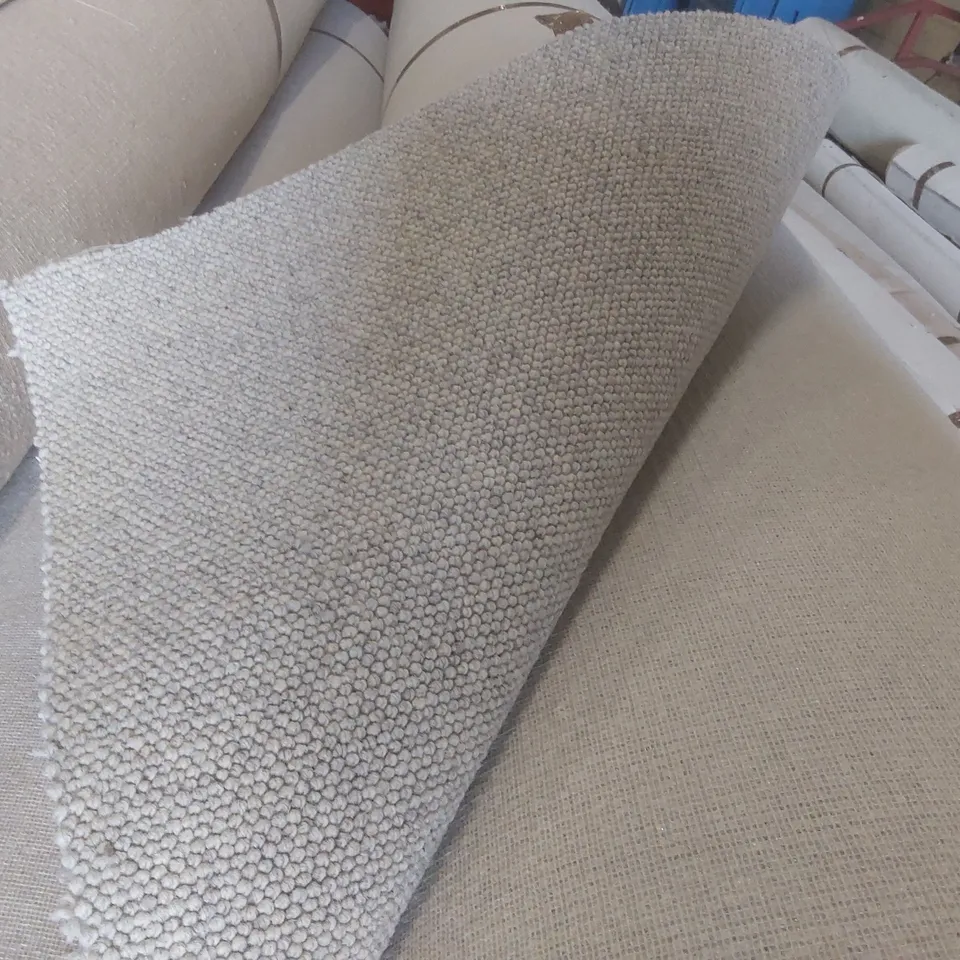 ROLL OF QUALITY PADSTOW VICUNA PEBBLE CARPET - APPROXIMATELY 4 x 33m