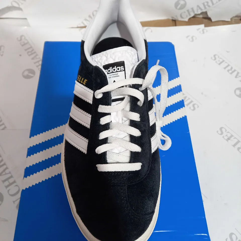 BOXED PAIRE OF ADIDAS ORIGNALS GEZELLE BOLD PLATFORMS TRAINERS SIZE 4.5 (BLACK/FTWR)