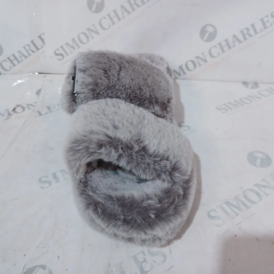 BOXED PAIR OF SKECHERS SLIPPERS IN GREY SIZE 5