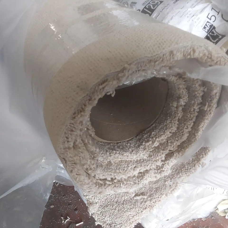 ROLL OF QUALITY FIRST IMPRESSIONS CLEAN CUT CARPET - APPROXIMATELY 2 x 5m