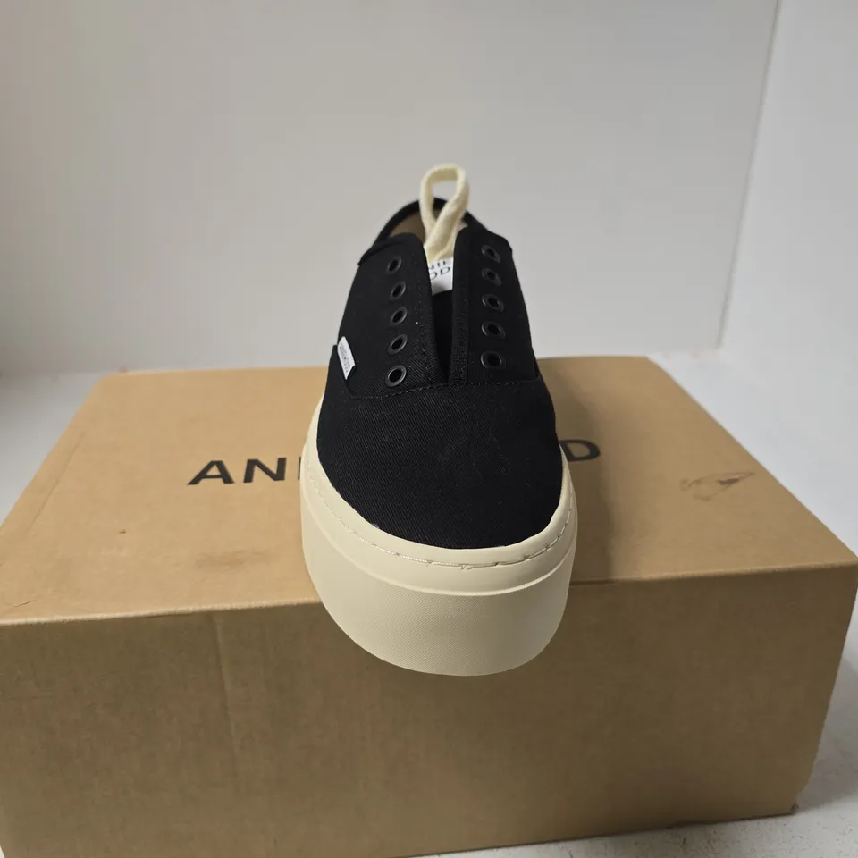 ANNIEHOOD BLACK/WHITE LACE UPS UK 9 BOXED