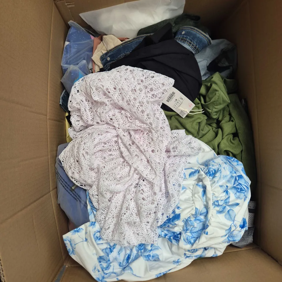 BOX OF APPROXIMATELY 25 ASSORTED CLOTHING ITEMS TO INCLUDE: PAPAYA KNIT CARDIGAN